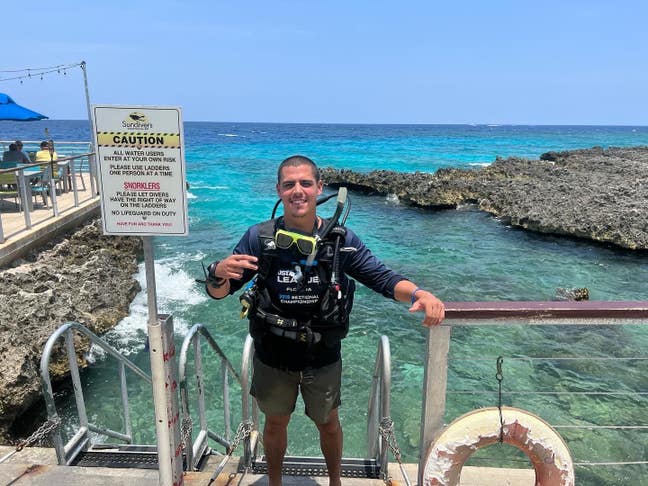 Hi there, I’m Afonso, I’m 33 years old an... Main Photo