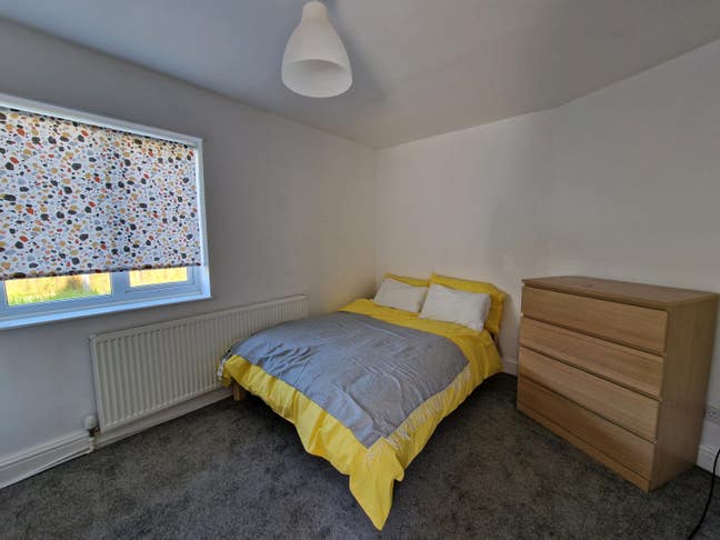 New refurbished Double bedroom  - clipstone  Main Photo