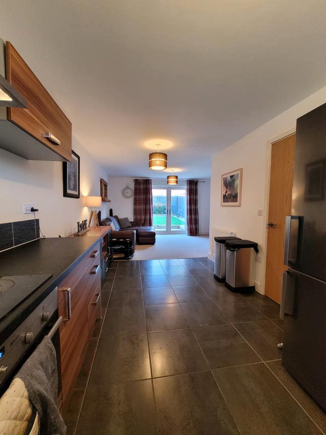 Double Rooms for Rent (Next to Rolls-Royce) Main Photo