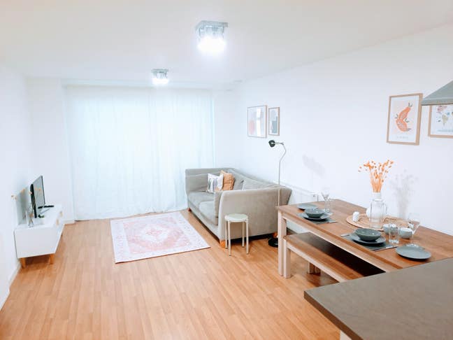 Nice modern and airy flat in Mile End Main Photo