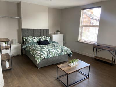 Double Rooms in Lovely Town House Main Photo