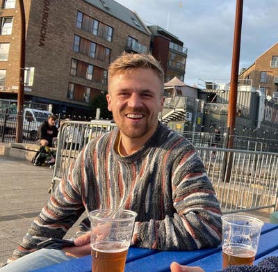 Looking for a flatmate to live in East London Main Photo