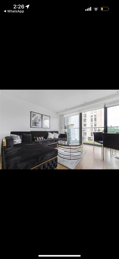 Two  bedroom apartment with Canary Wharf view Main Photo