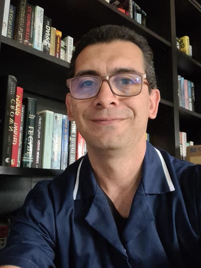 Professional male seeks for single or double room Main Photo