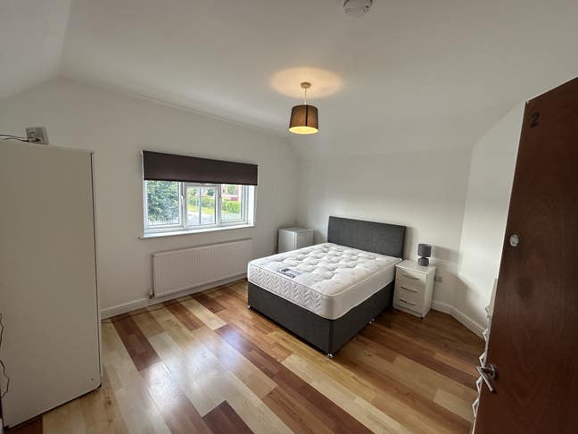 Large En-Suite Room  Main Photo