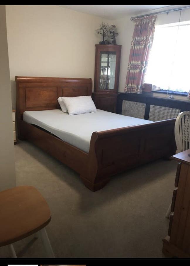 Beautiful double room in clean house  Main Photo