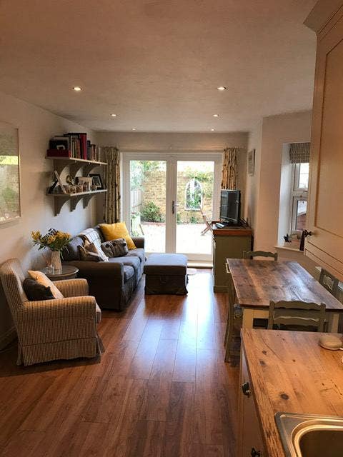 Double room in 2 bed, garden flat. Main Photo