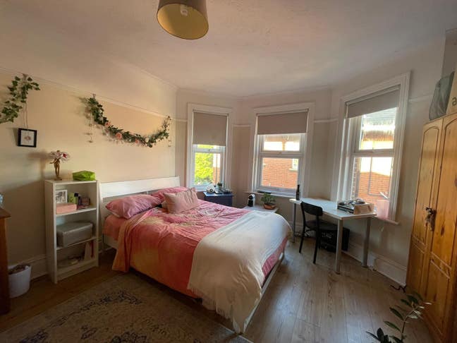 Lovely spacious room near Bournemouth station  Main Photo