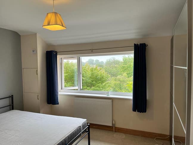 One double bedroom available in terraced house Main Photo