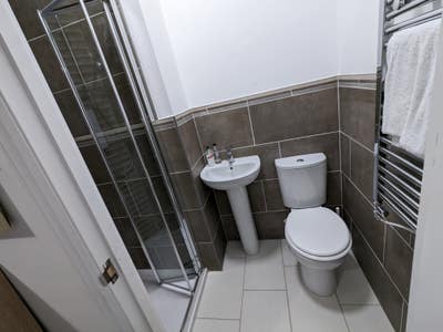 Double bedroom with ensuite and closet Main Photo