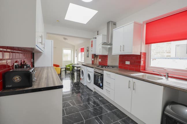 CV1 En-Suite 🏡 All Bills Inc🔥 No Deposit ‼️ Main Photo