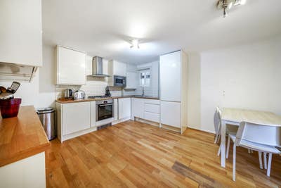 A single room in Surrey Quays bills included Main Photo