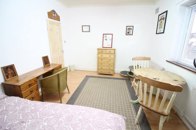 Huge triple room near station. Only 1 flatmate Main Photo