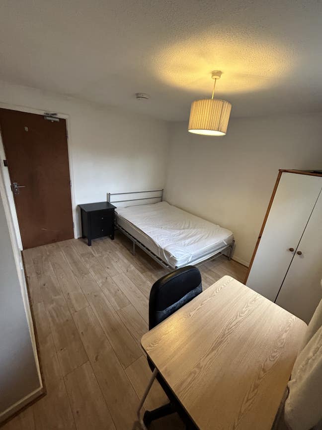 Professionals only HMO **Close to Science Park** Main Photo