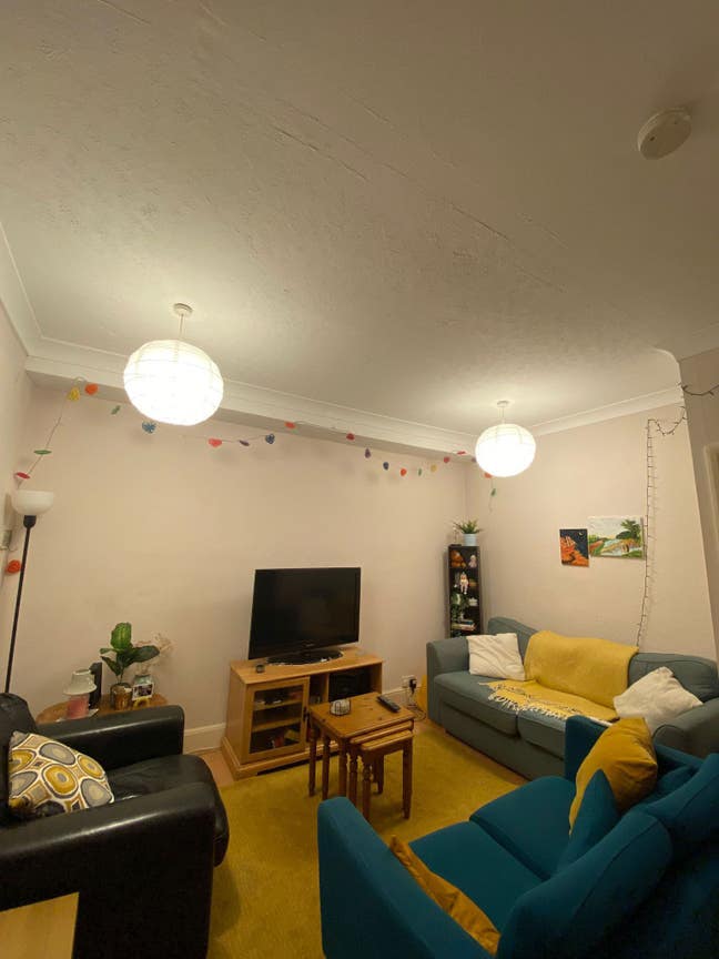 Lovely 4 bed house with garden, in SE9 New Eltham Main Photo