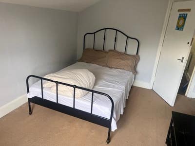 Double Room in buzzing Brockely  Main Photo