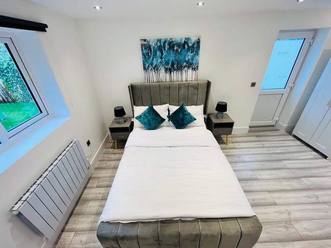 Brand new spacious studio next to Heathrow Main Photo