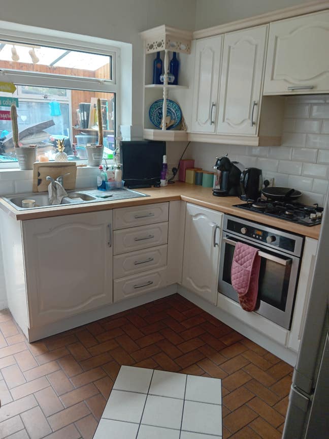 Large Light Attic Room..in Semi Detached House Main Photo