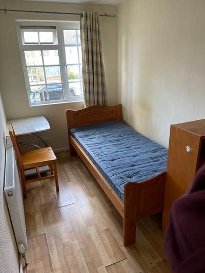 A single room in a 5-bedroom shared house  Main Photo