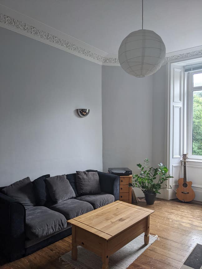 Bright Double Room overlooking Holyrood Park Main Photo
