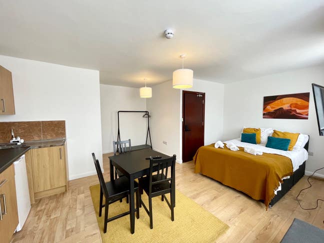 Large Studios Available in UB2 !! Main Photo