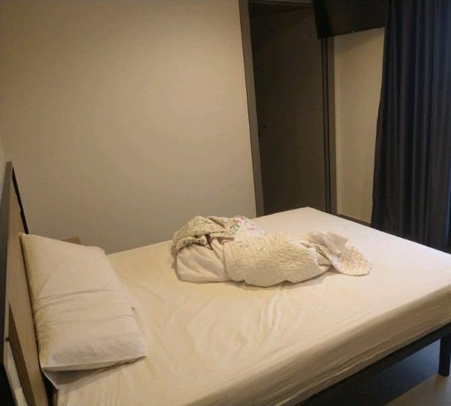 Light double room available for short term let Main Photo