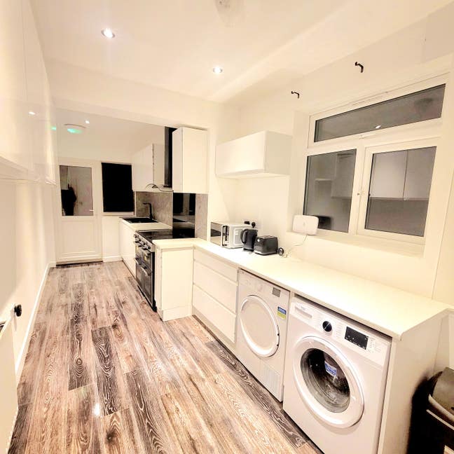 Large Luxury Double Bedroom in Crayford Main Photo