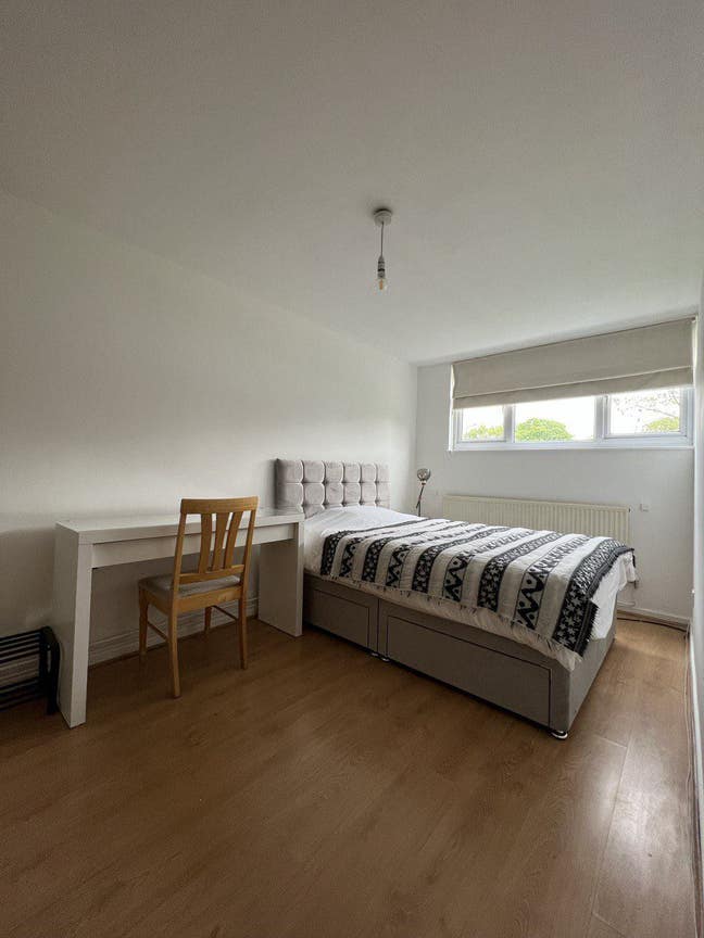 Bright & Spacious Double Room off Stonebridge Park Main Photo