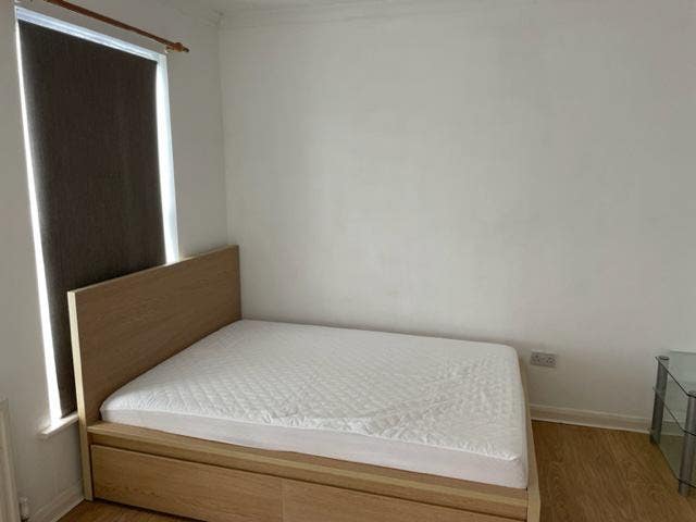 Double bedroom in town centre Main Photo