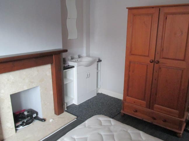 Single room to let in Rugby Main Photo