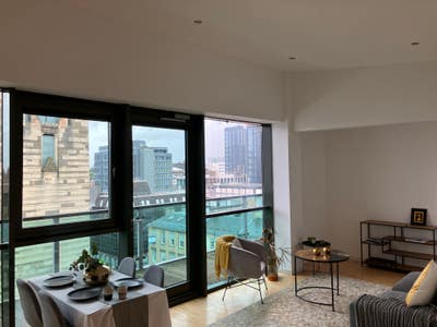 City centre Duplex flat with room available  Main Photo