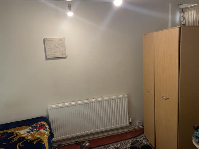 A double sized room available for shared flat Main Photo