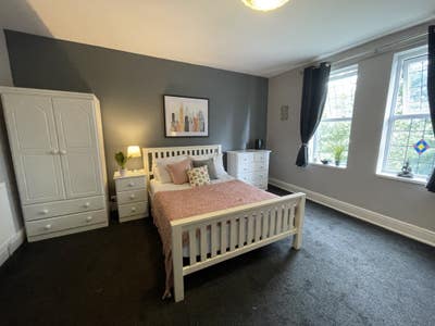 Flat Share- Large Double Room Main Photo