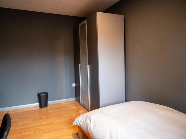 Excellent Double Room Near Barkingside Station Main Photo