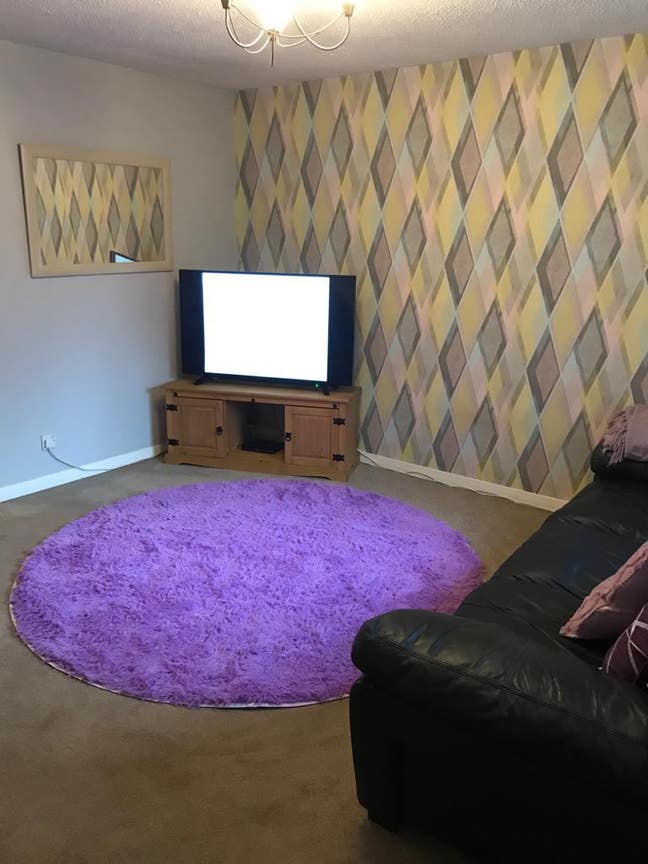 Double bedroom with single female quiet home  Main Photo