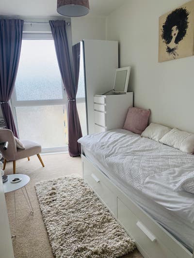 Single room in 2 bed flat North Hertford  Main Photo