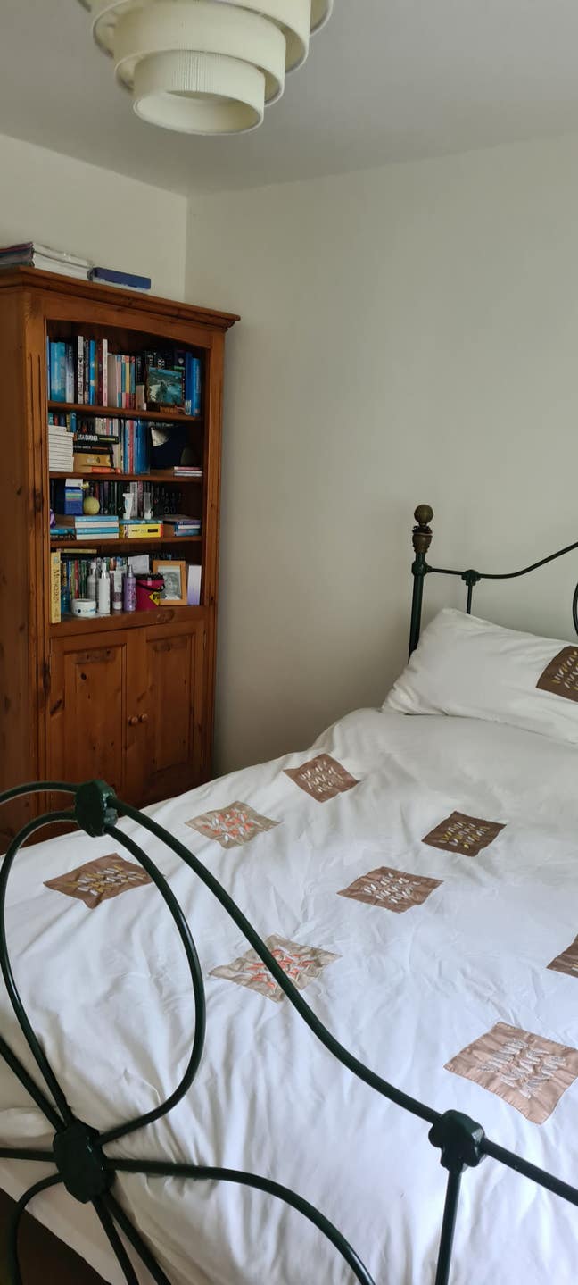 Large Double Bedroom in 4 Bedroom House Main Photo