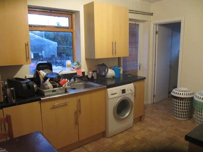 1 room nr UHW/Met. All inclusive. Female preferred Main Photo
