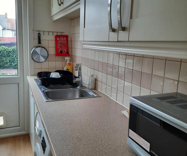 Lovely spacious double rooms in Westcliff  Main Photo