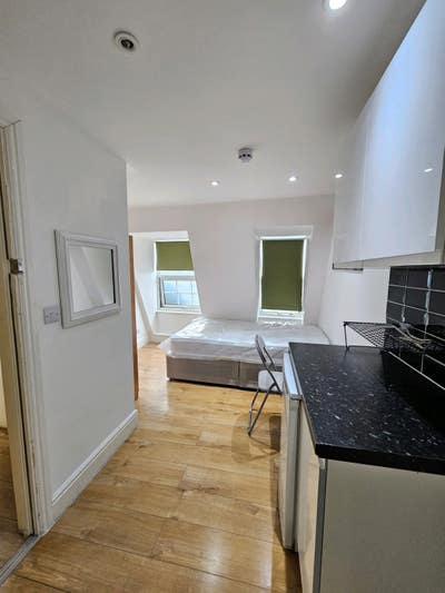 Refurbished: Ensuite Room in a 2 Bedroom Flat!  Main Photo