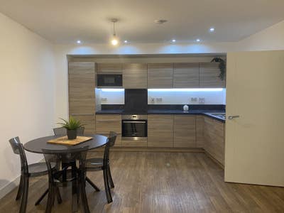 Newly furnished en-suite room  Main Photo