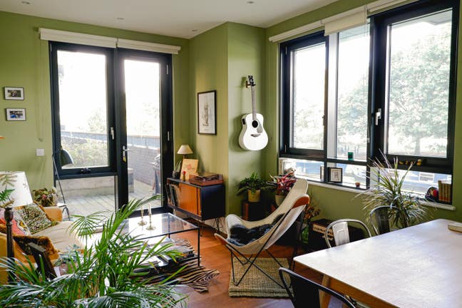 Bright 2 Bed Canal Side Flat by Victoria Park Main Photo