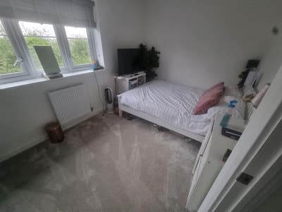 Kingsize bedroom, private bathroom and parking Main Photo