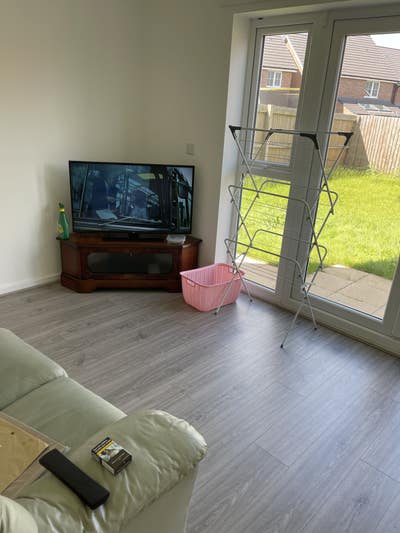 1 single room available fully furnished in a 3 bed Main Photo