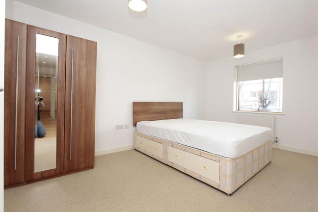 Last modern en-suite in Bermondsey SE16 - December Main Photo