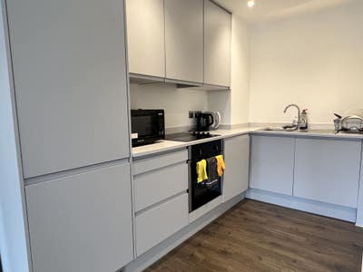 Double modern & spacious ensuite with a balcony  Main Photo