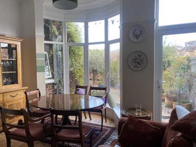 Beautiful bedroom in welcoming flat with garden  Main Photo
