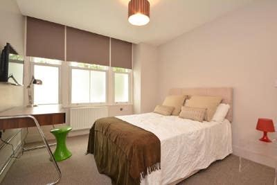 Ensuite room in Sands End, Fulham Main Photo