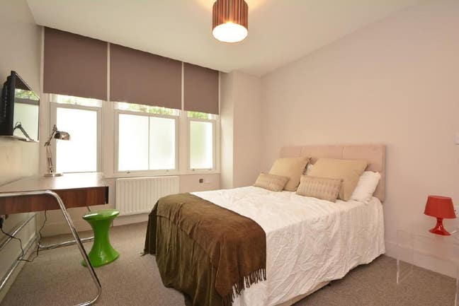 Ensuite room in Sands End, Fulham Main Photo
