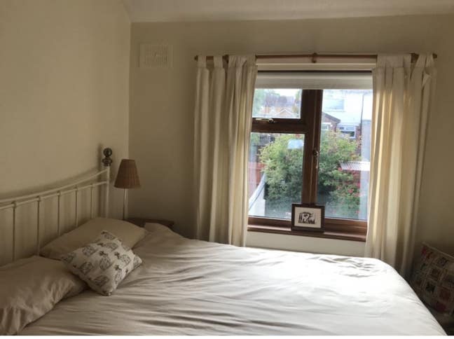 1  Double  room  (female) near  RVH/City  Hosp Main Photo